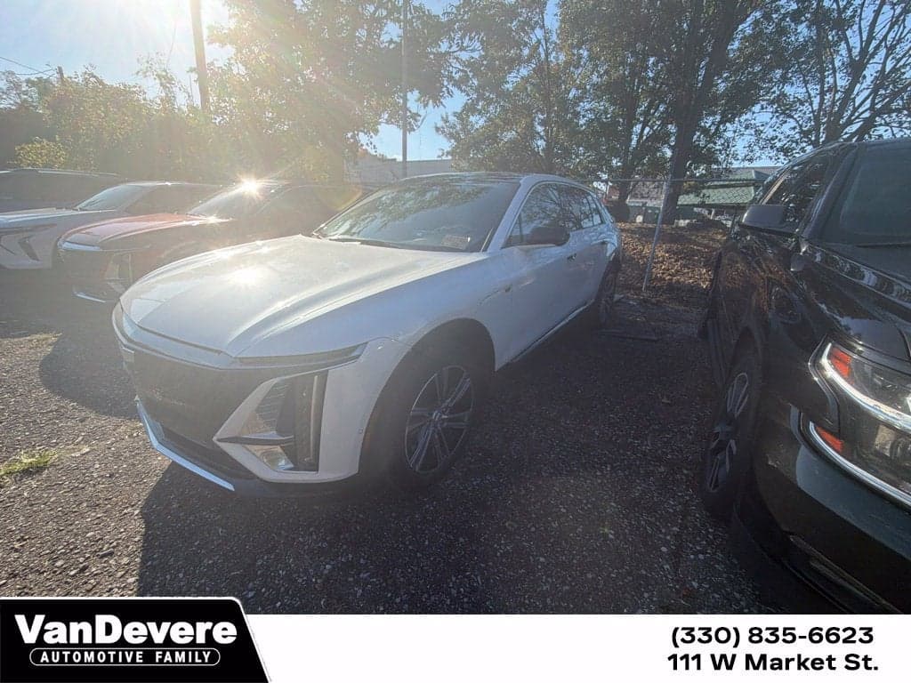 2024 Cadillac LYRIQ Luxury — photo 1 of 5