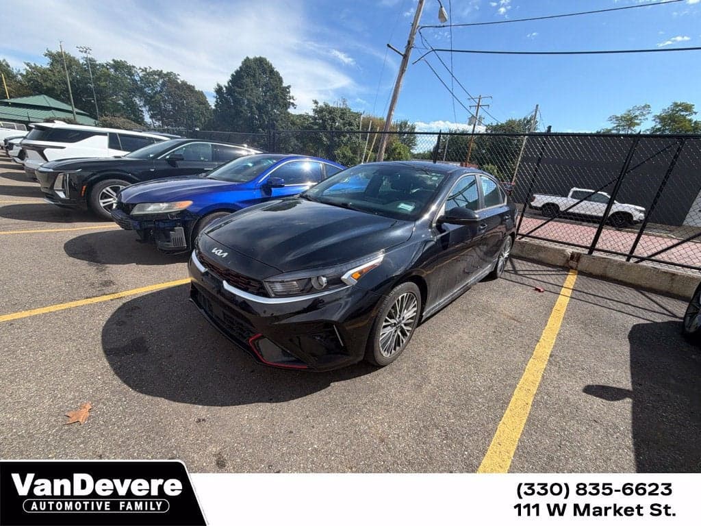 2023 Kia Forte GT-Line — photo 1 of 14