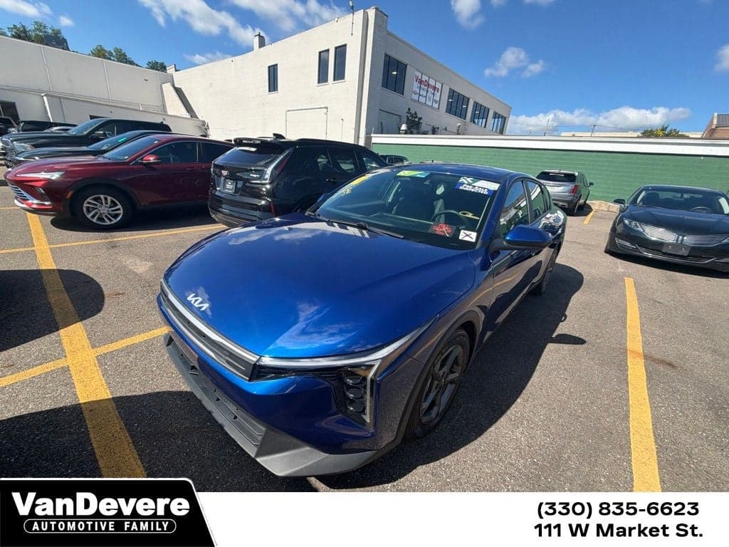 2025 Kia K4 LXS — photo 1 of 14