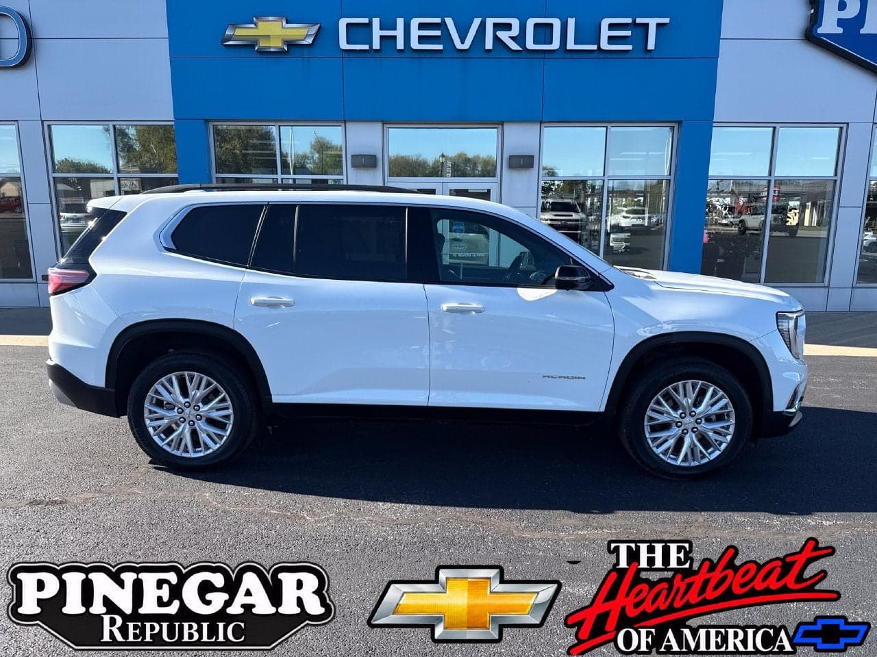 2026 GMC Acadia FWD Elevation — photo 1 of 5