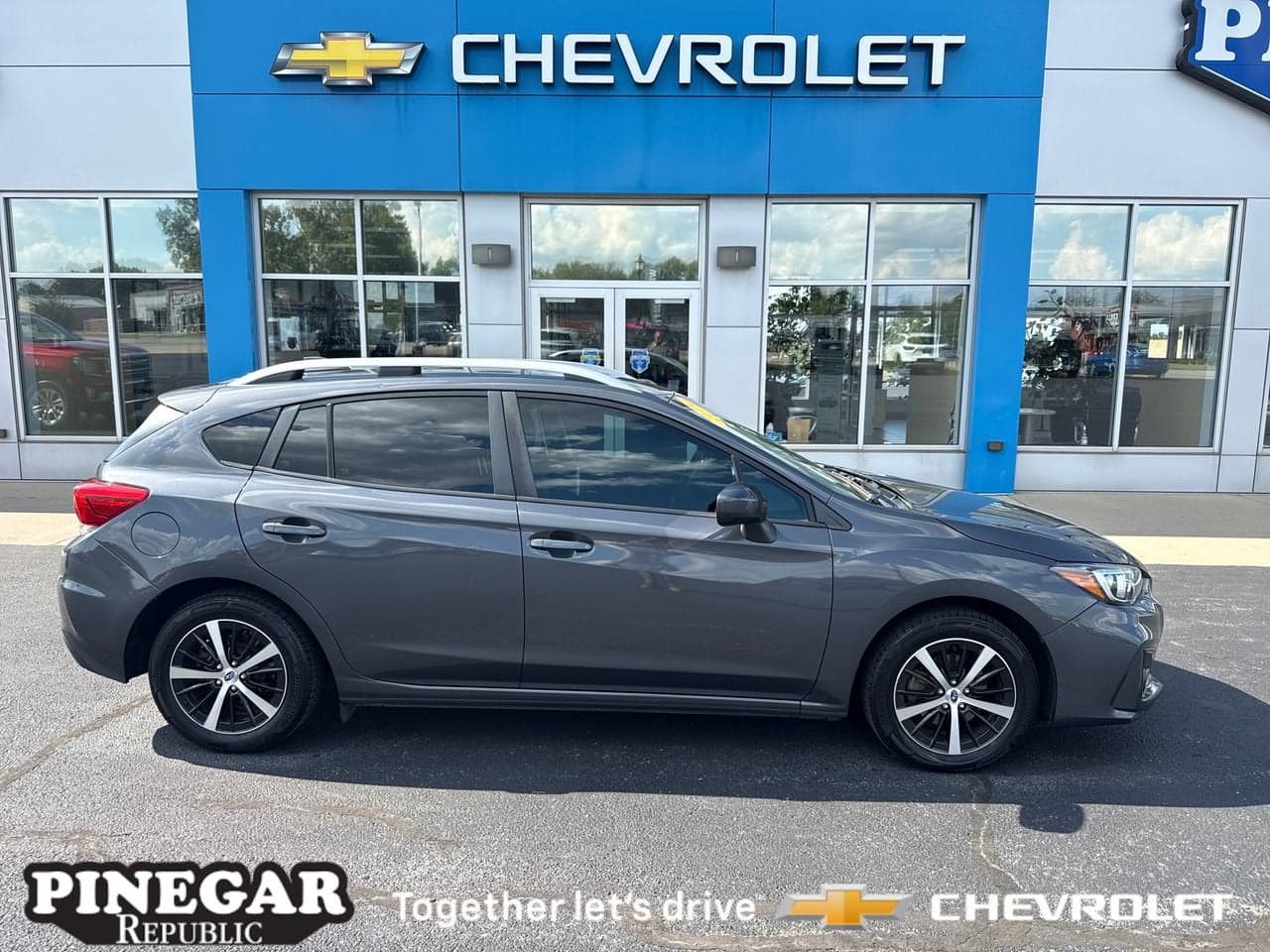 2019 Subaru Impreza Premium — photo 1 of 41