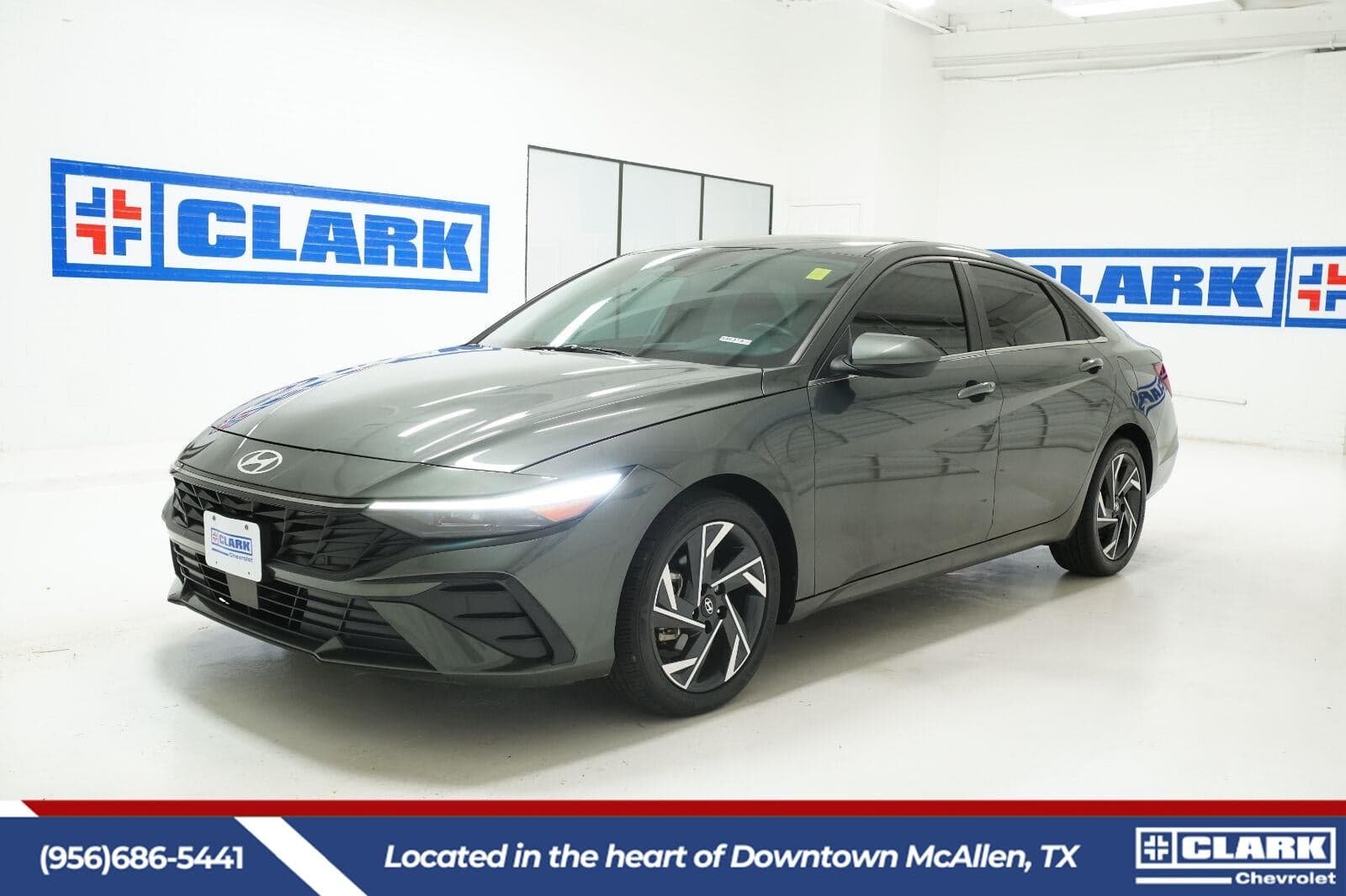 2024 Hyundai Elantra SEL — photo 1 of 5