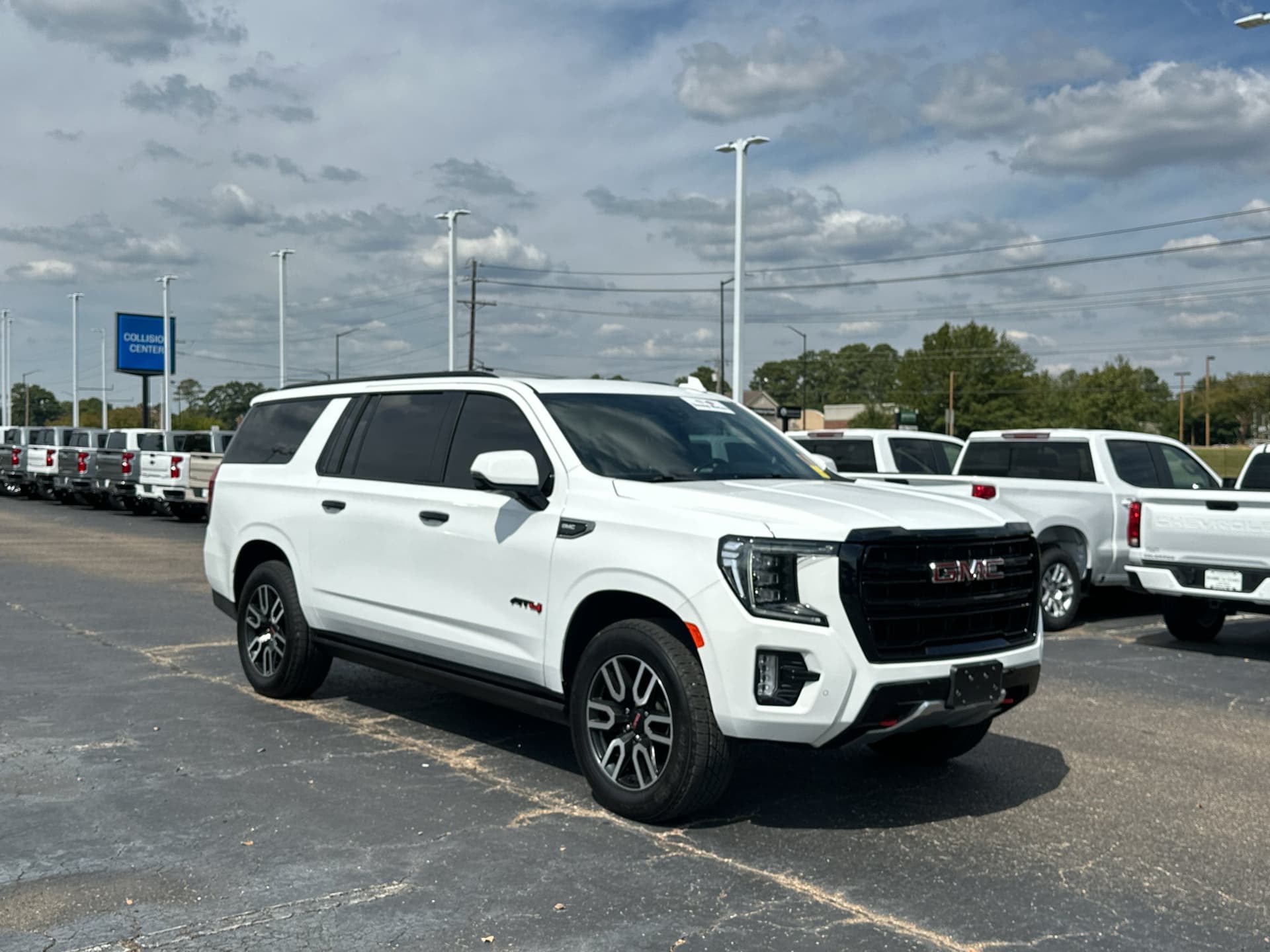 2021 GMC Yukon XL AT4 — photo 1 of 5
