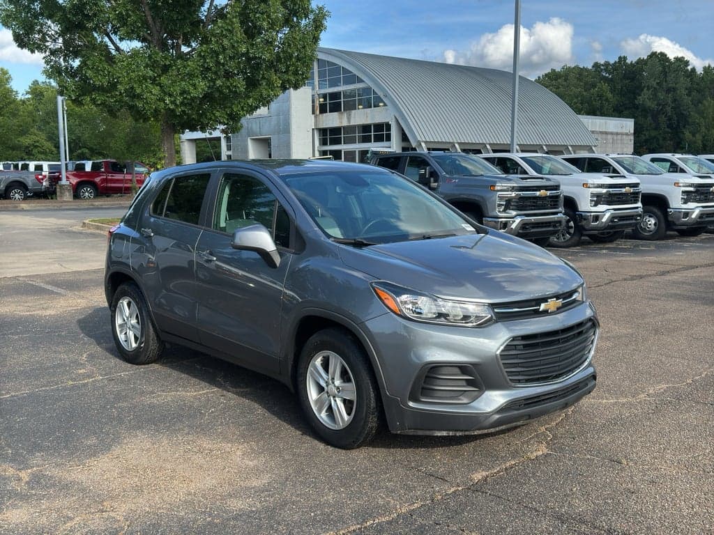 2020 Chevrolet Trax LS — photo 1 of 44