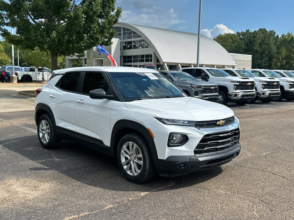 2023 Chevrolet Trailblazer LS — photo 1 of 5