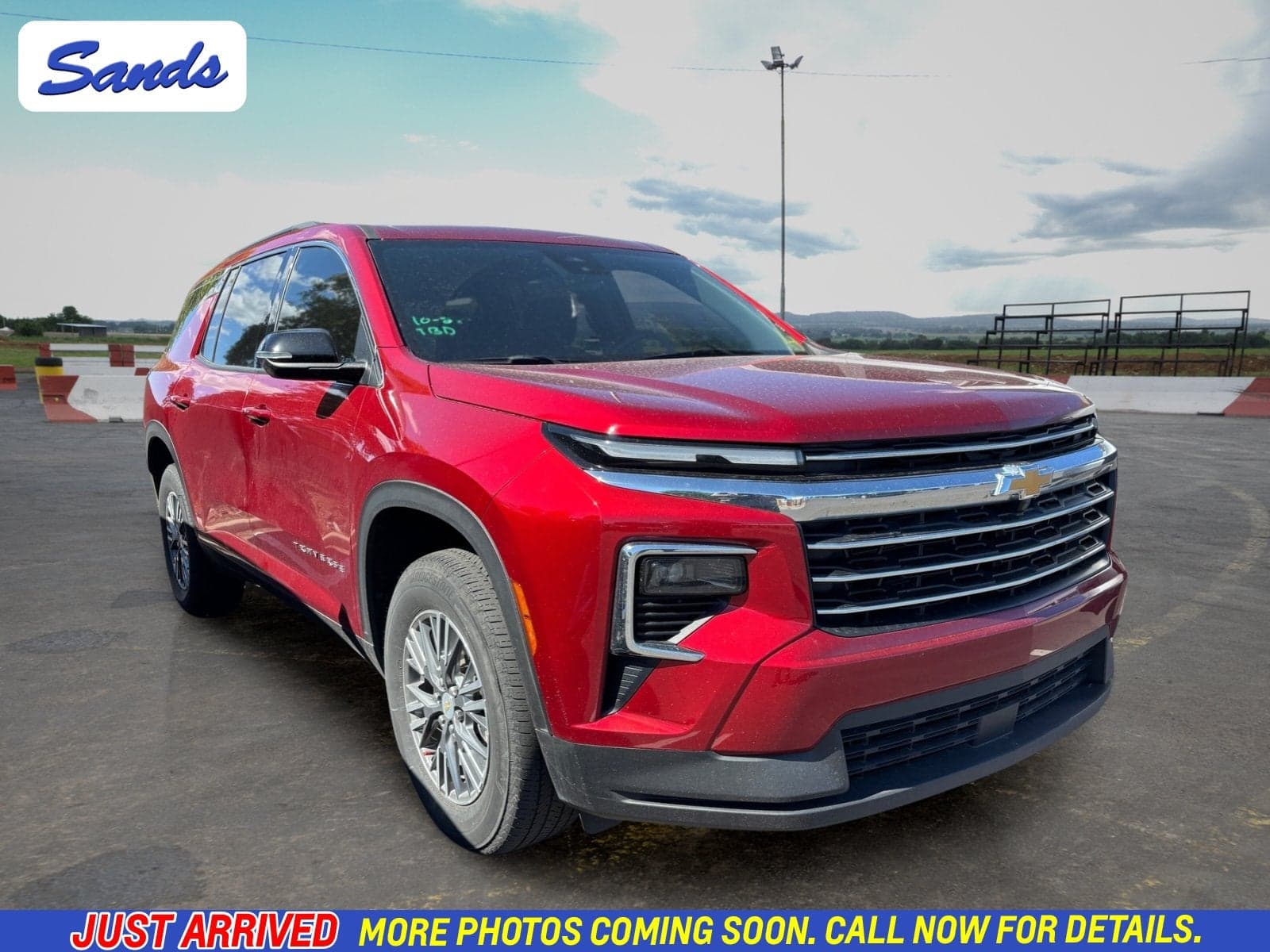 2025 Chevrolet Traverse FWD LT — photo 1 of 5