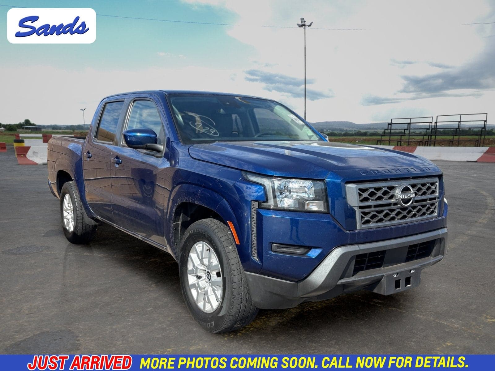 2022 Nissan Frontier SV — photo 1 of 11