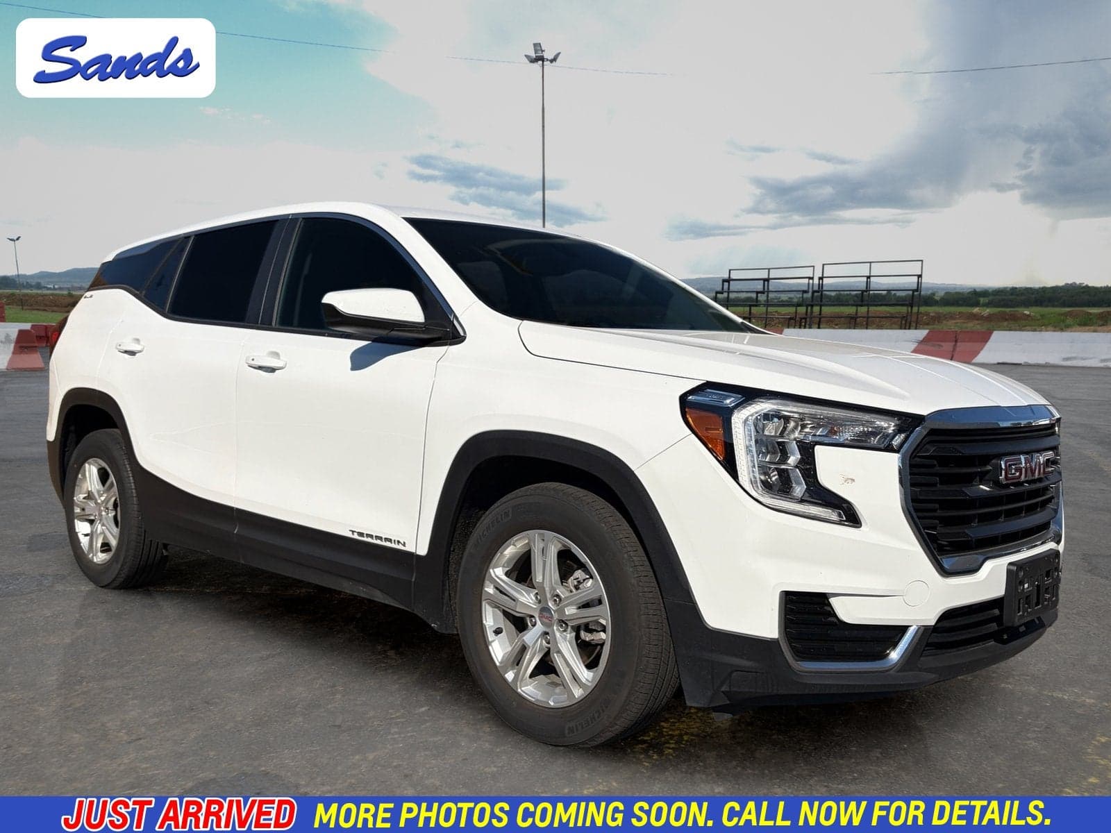 2024 GMC Terrain SLE — photo 1 of 5