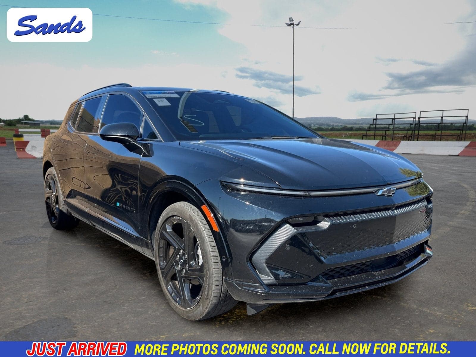 2024 Chevrolet Equinox EV RS — photo 1 of 5