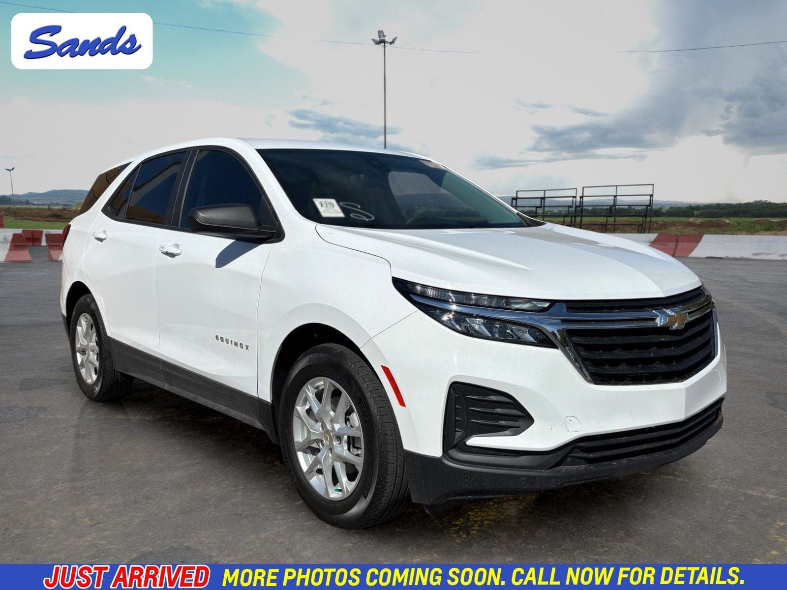 2024 Chevrolet Equinox LS — photo 1 of 26