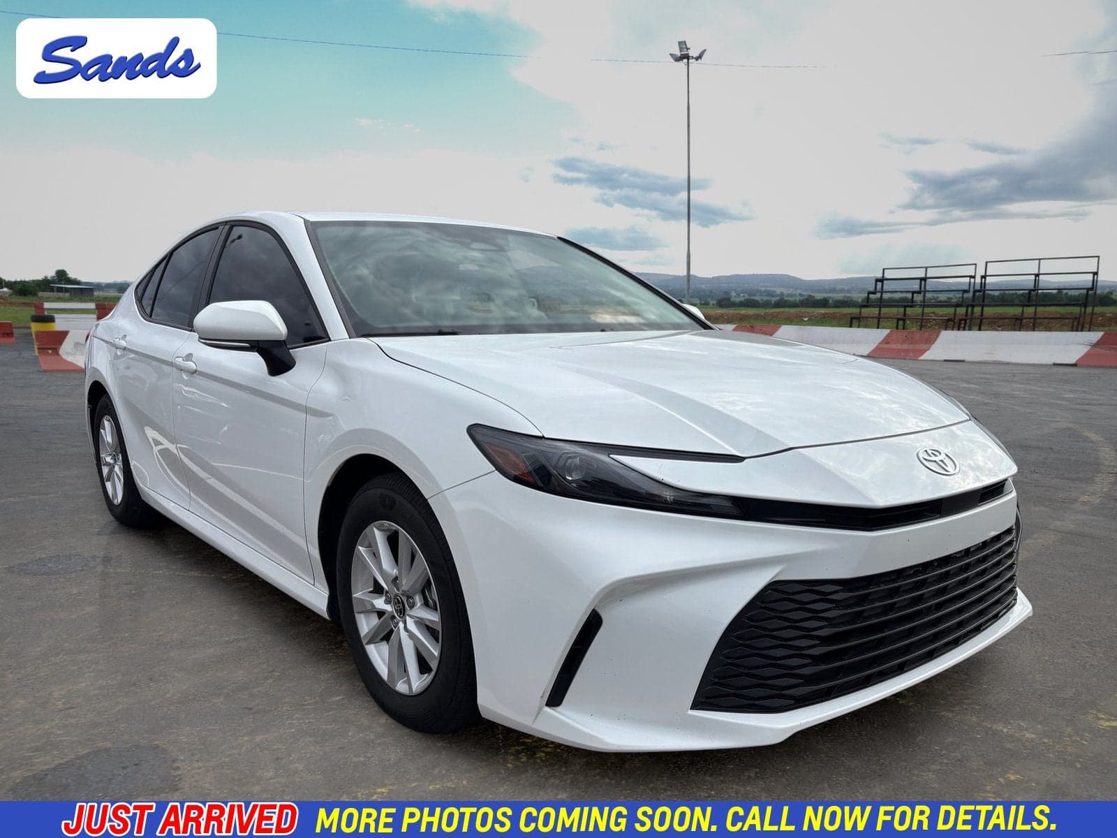 2025 Toyota Camry LE — photo 1 of 11