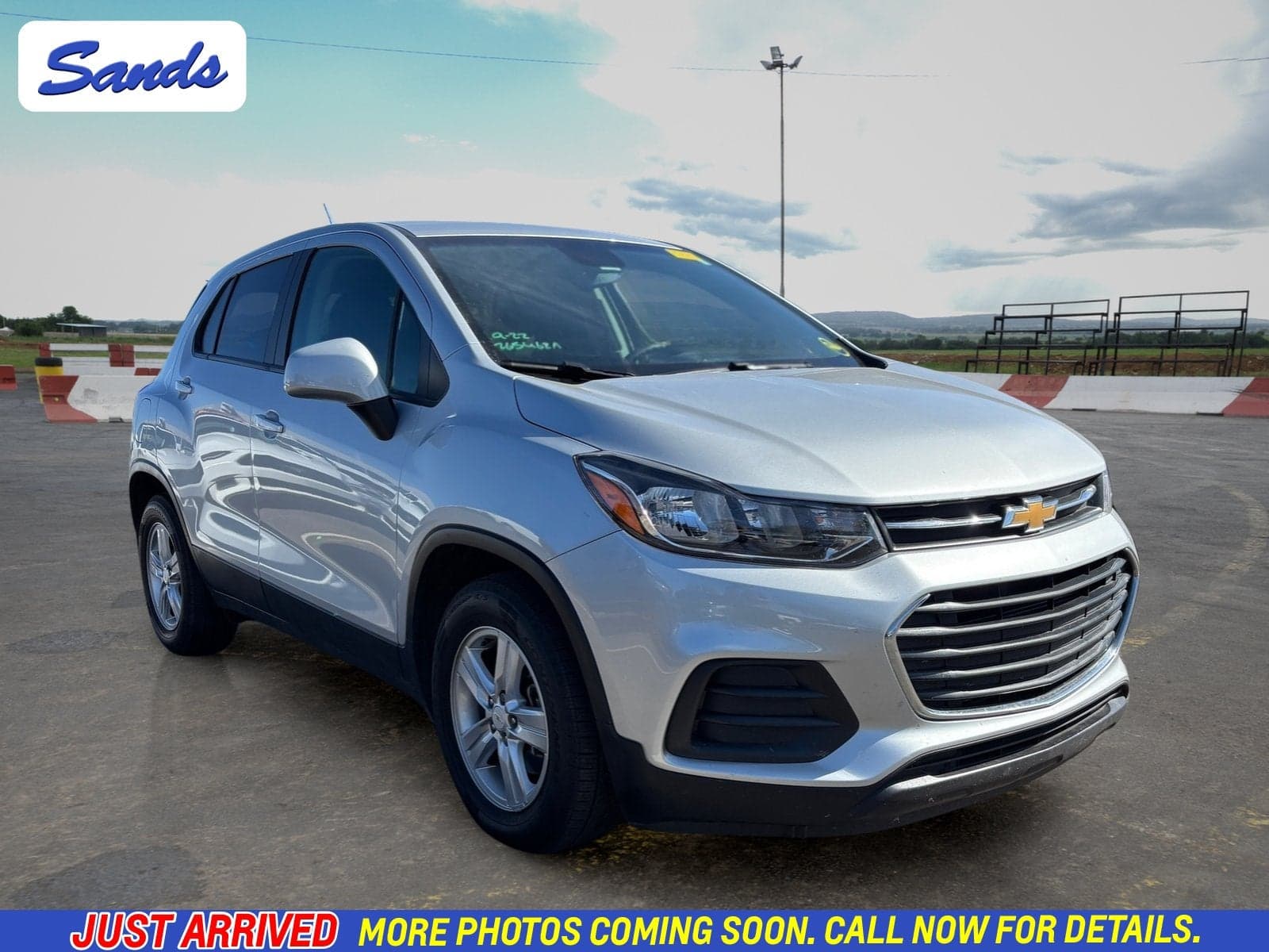 2022 Chevrolet Trax LS — photo 1 of 26