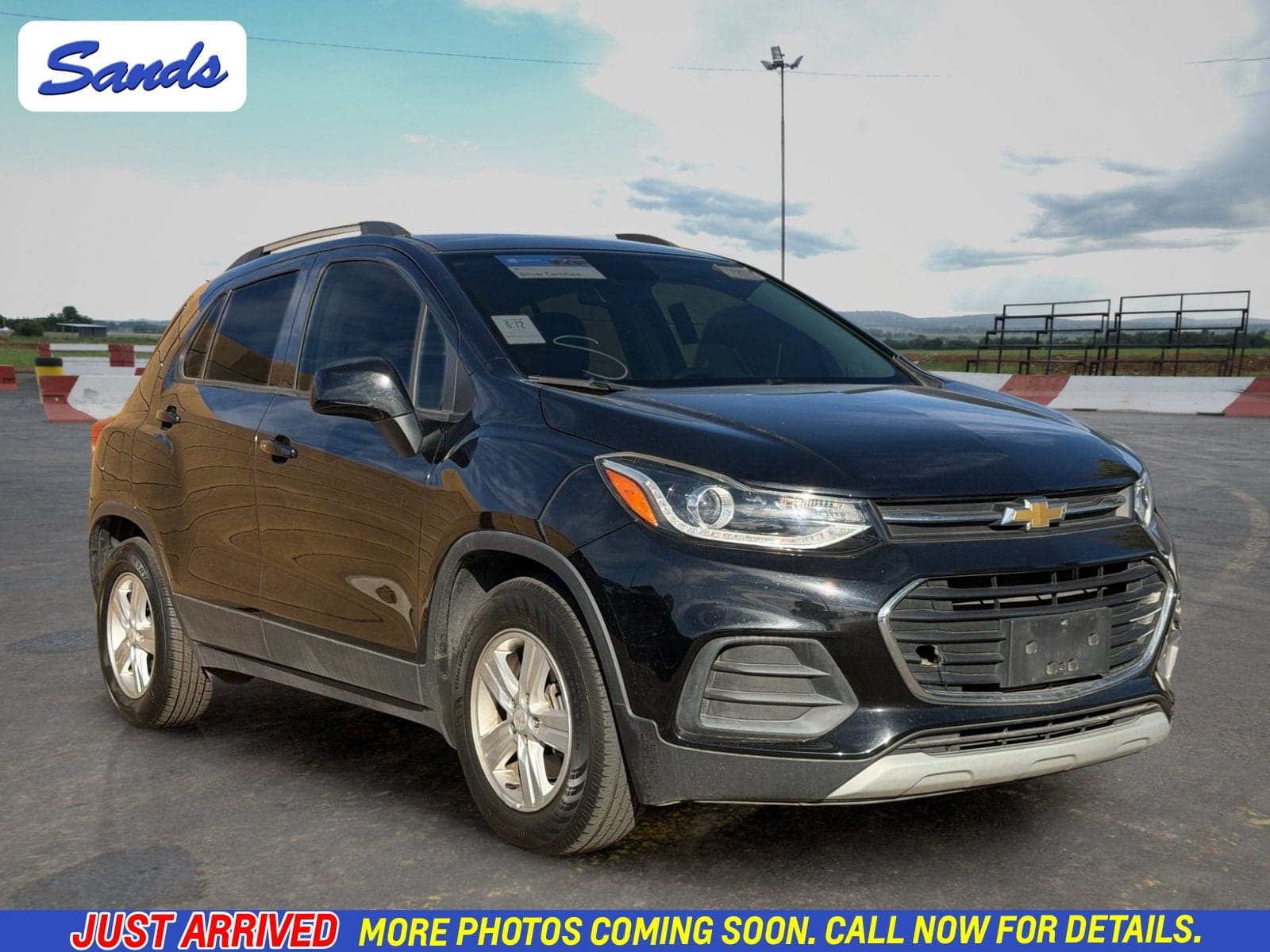 2022 Chevrolet Trax LT — photo 1 of 27