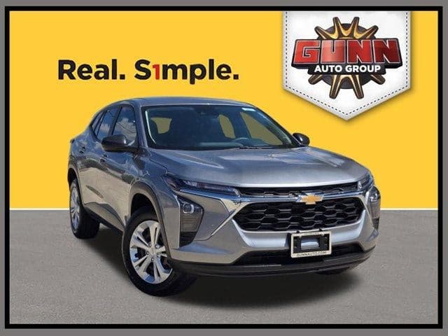 2025 Chevrolet Trax LS — photo 1 of 42