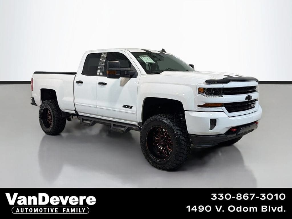 2018 Chevrolet Silverado 1500 LT — photo 1 of 24