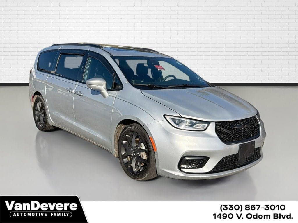 2022 Chrysler Pacifica Limited — photo 1 of 5