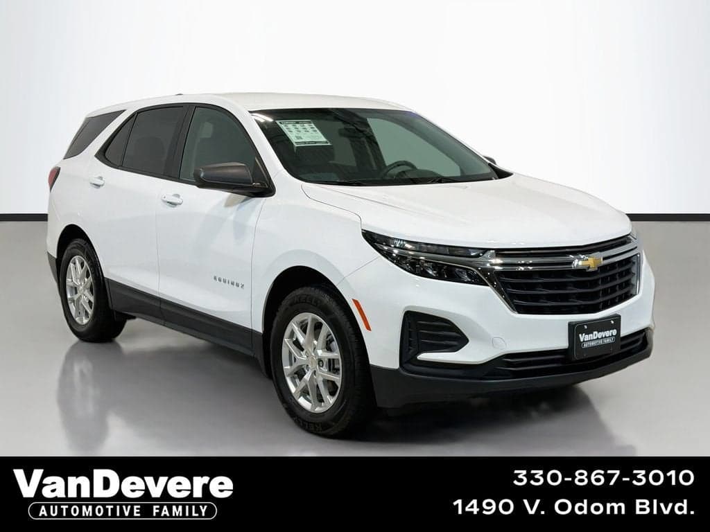 2024 Chevrolet Equinox LS — photo 1 of 22