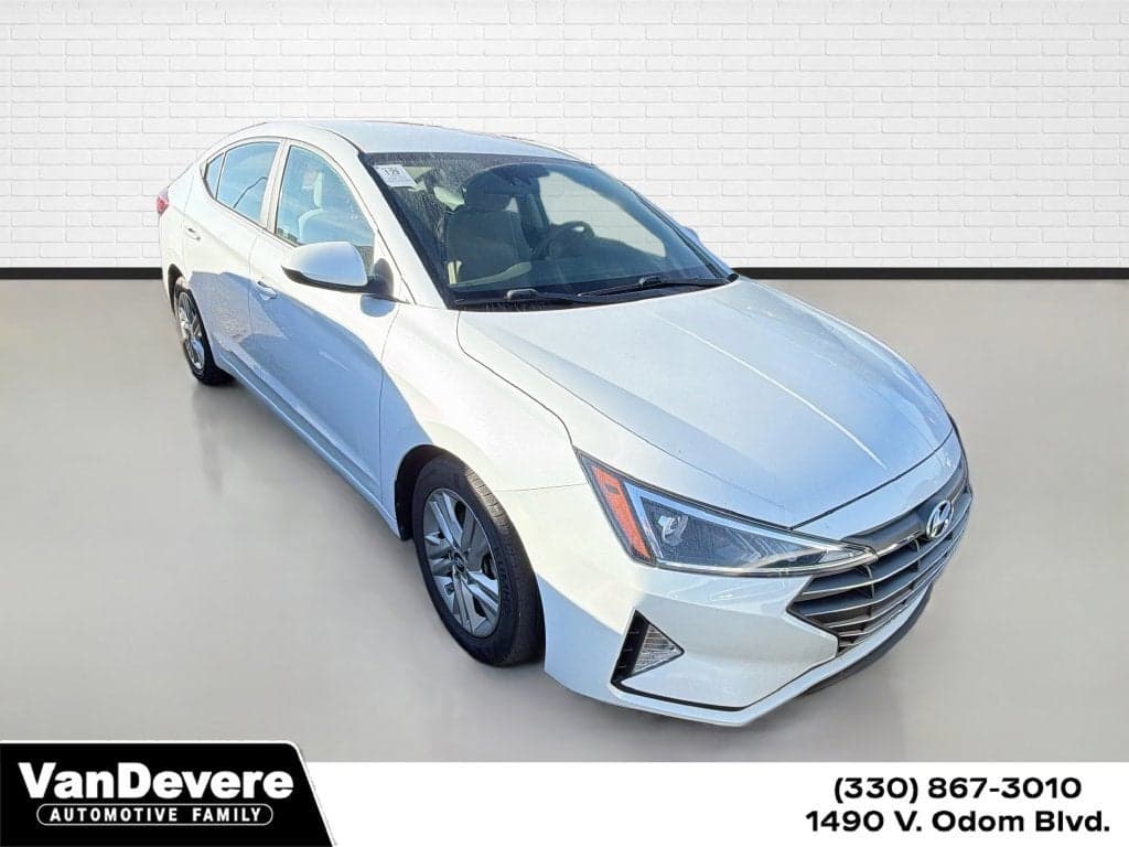 2020 Hyundai Elantra SEL — photo 1 of 5