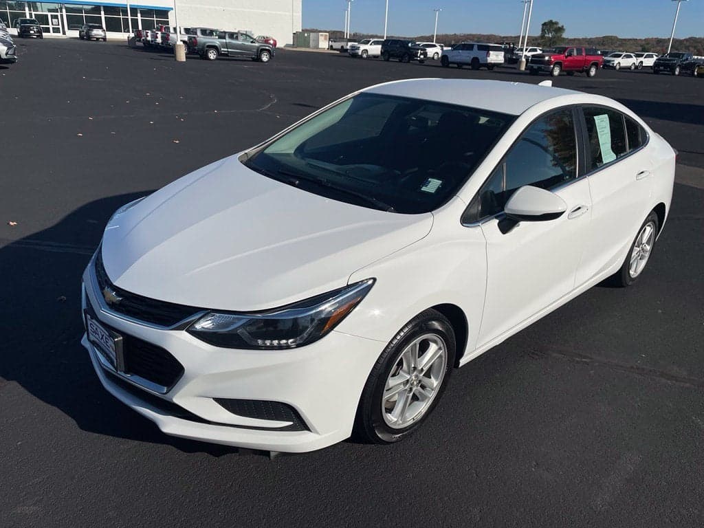 2018 Chevrolet Cruze LT — photo 1 of 5