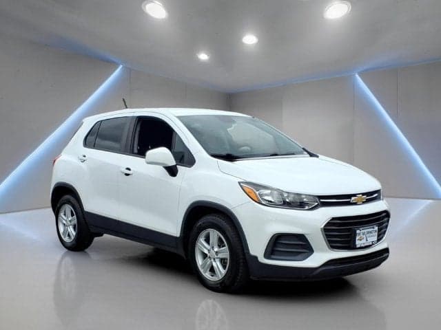 2021 Chevrolet Trax LS — photo 1 of 5