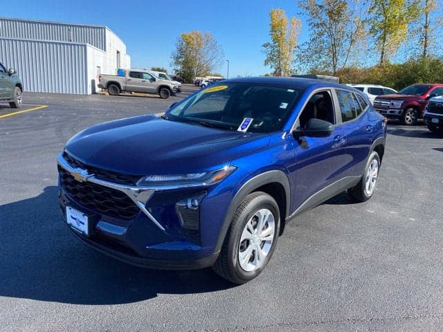 2024 Chevrolet Trax LS — photo 1 of 5
