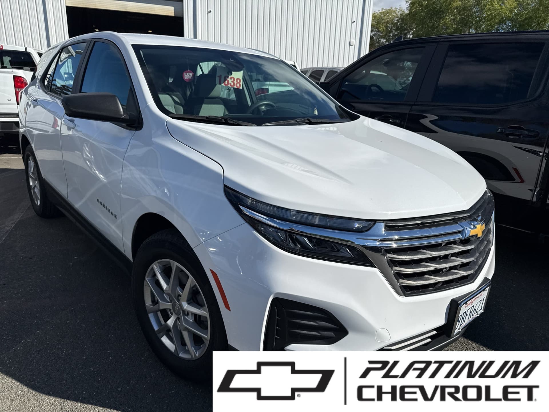 2022 Chevrolet Equinox LS — photo 1 of 5