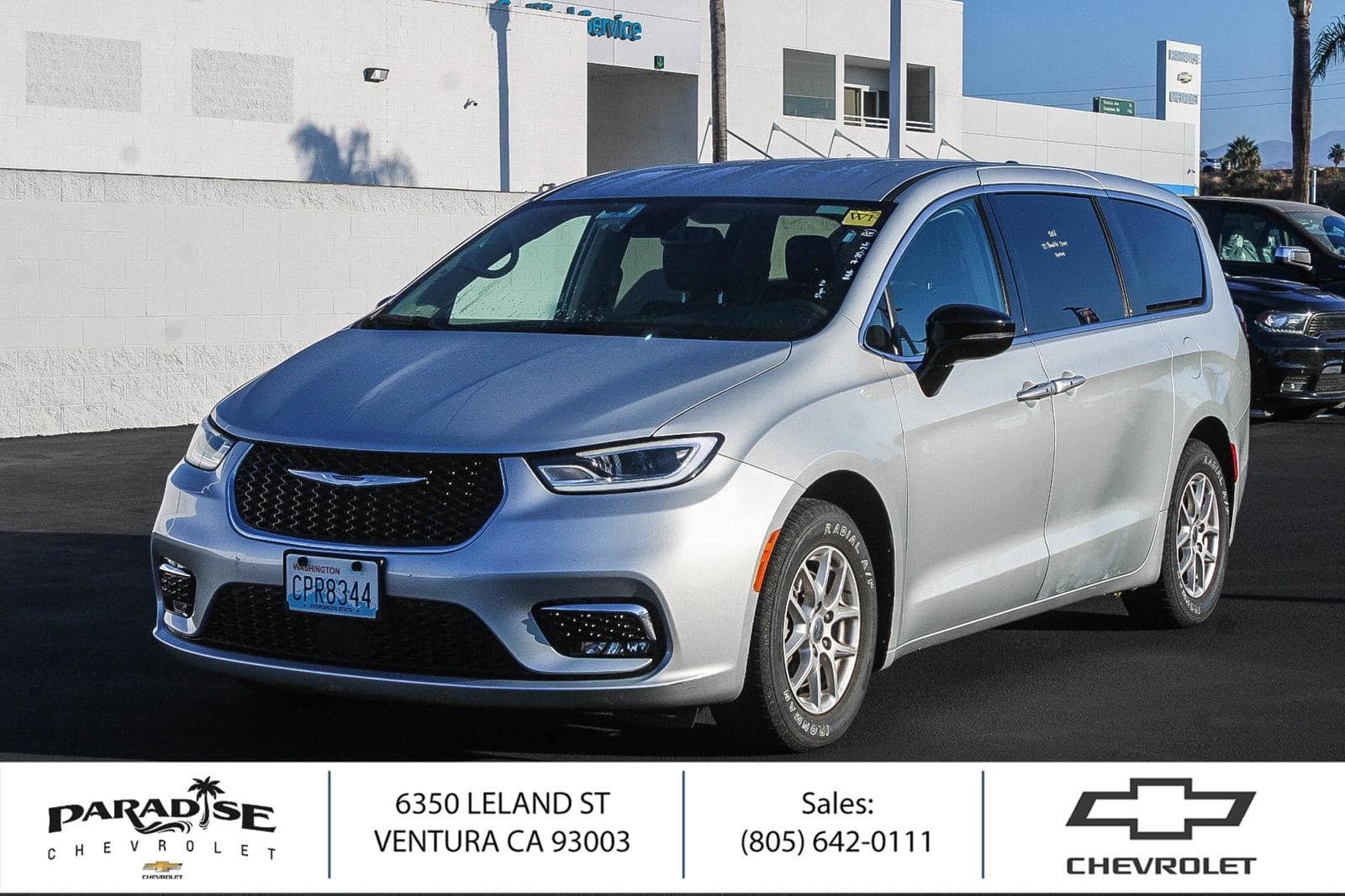 2024 Chrysler Pacifica Touring L — photo 1 of 13