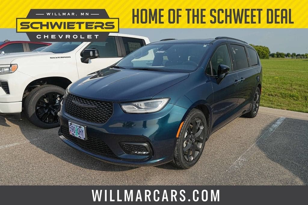 2025 Chrysler Pacifica Limited — photo 1 of 3