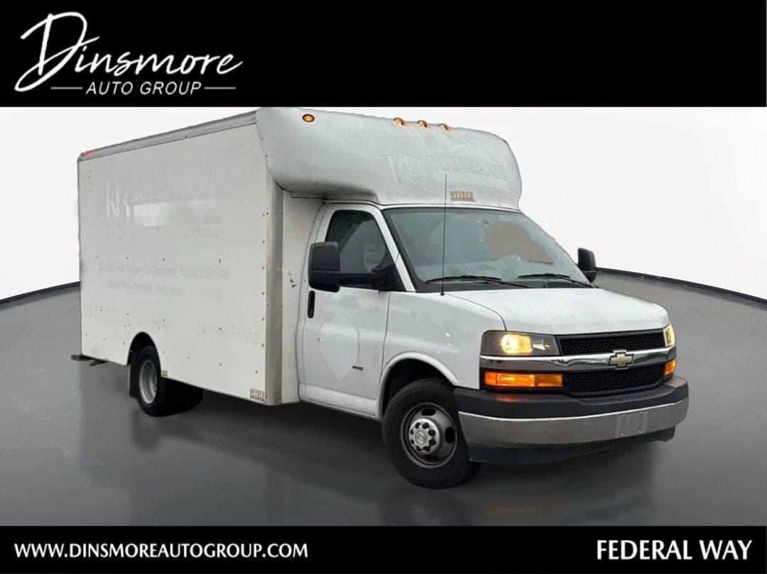 2018 Chevrolet Express Commercial Cutaway Base — photo 1 of 3