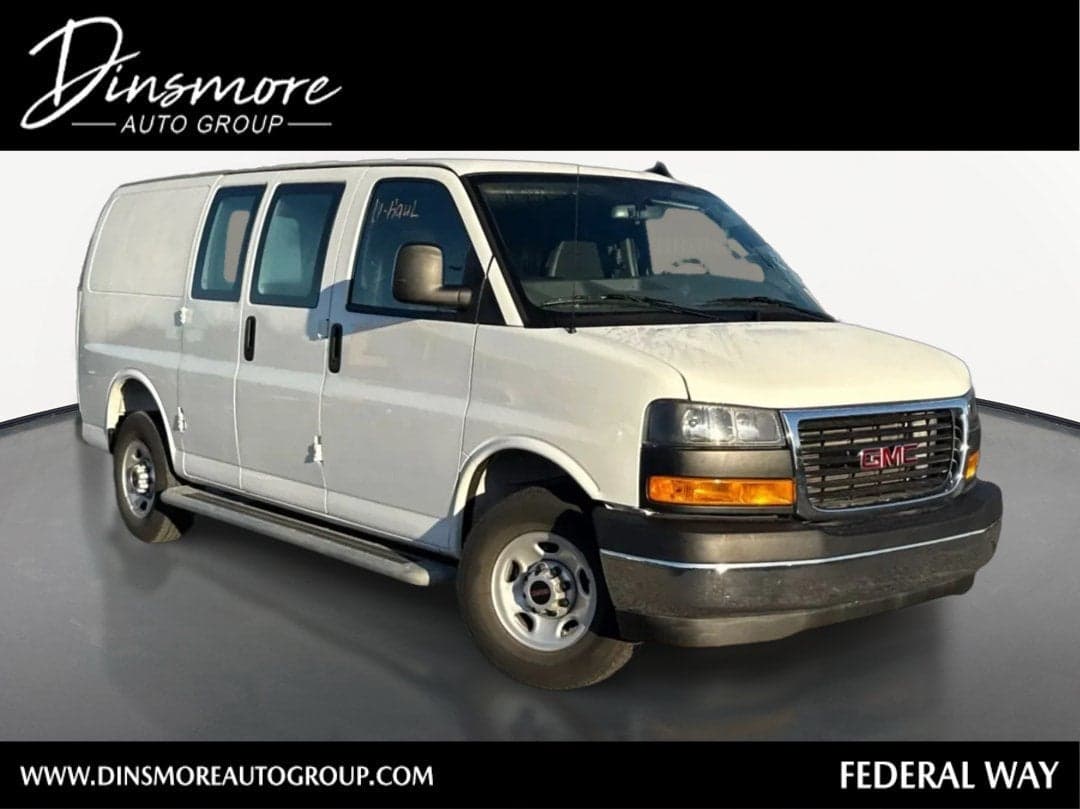 2025 GMC Savana Cargo Van Base — photo 1 of 5