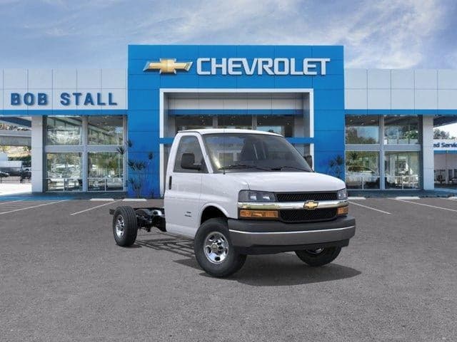 2026 Chevrolet Express Commercial Cutaway Base — photo 1 of 25