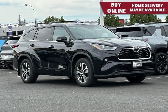 2025 Toyota Highlander Hybrid XLE — photo 1 of 58