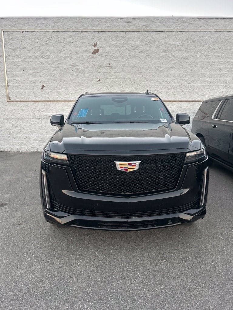 2022 Cadillac Escalade Sport Platinum — photo 1 of 5