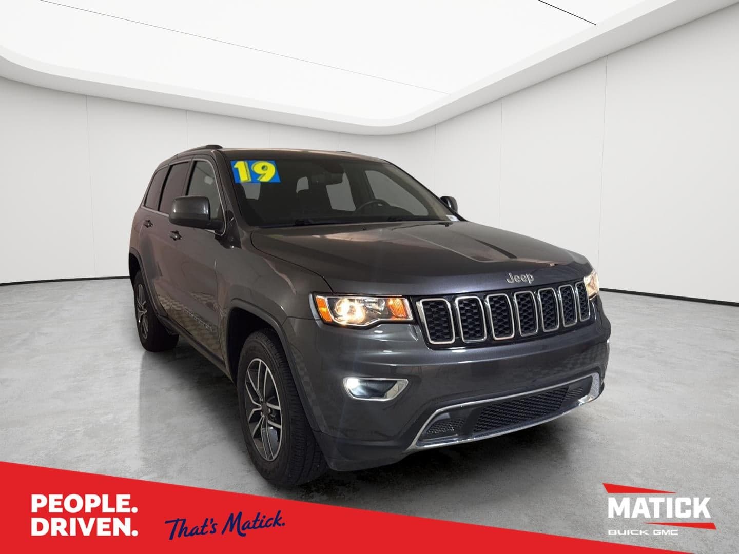 2019 Jeep Grand Cherokee Laredo E — photo 1 of 26