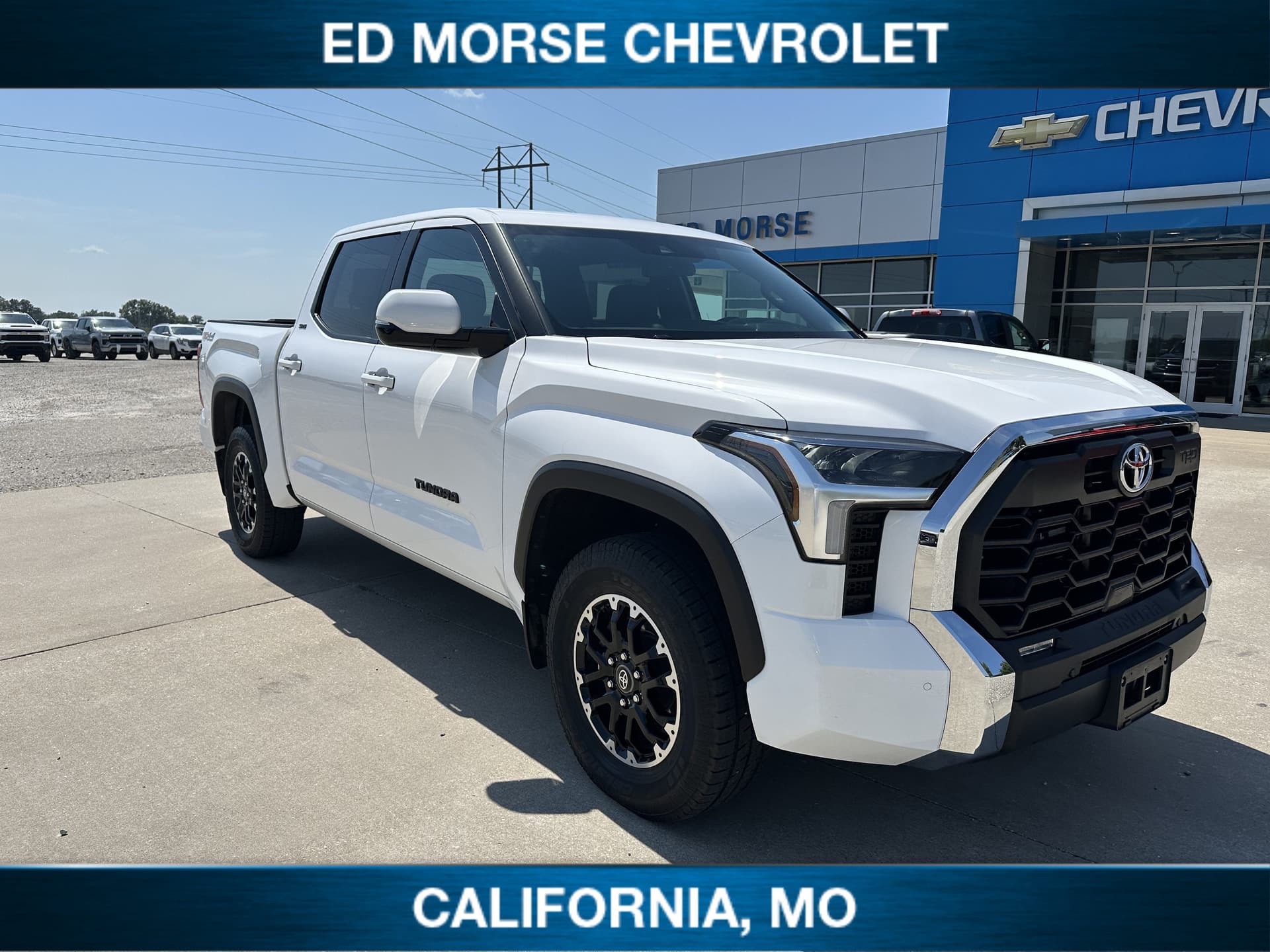 2025 Toyota Tundra 4WD SR5 — photo 1 of 40