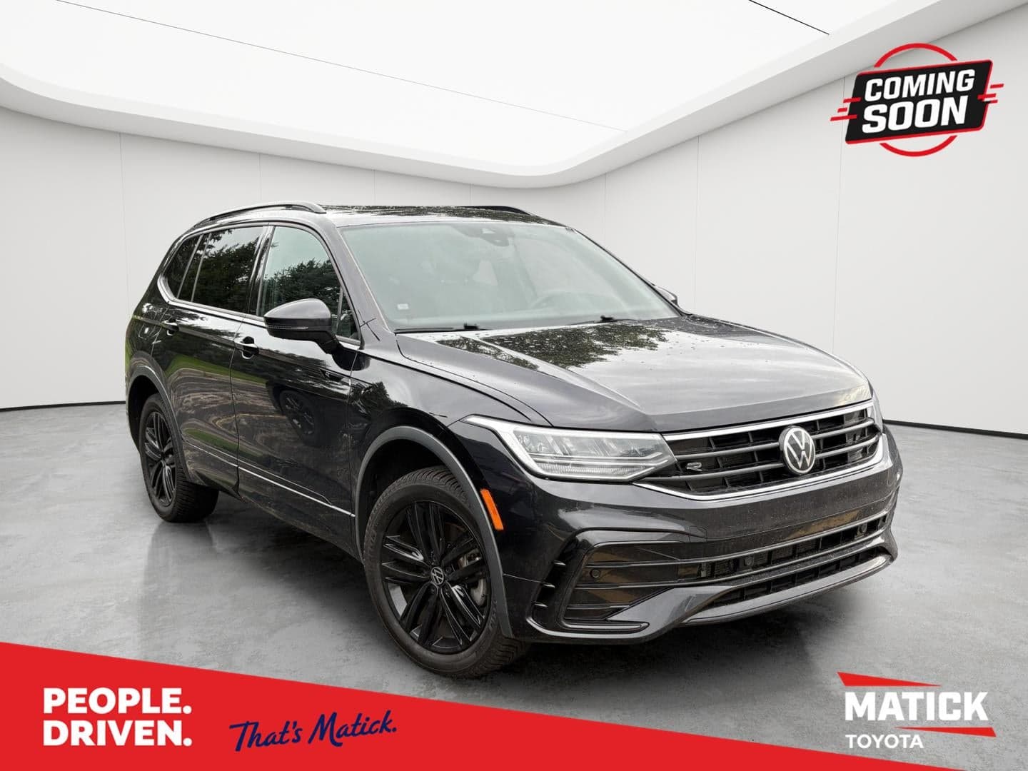 2022 Volkswagen Tiguan SE R-Line Black — photo 1 of 41
