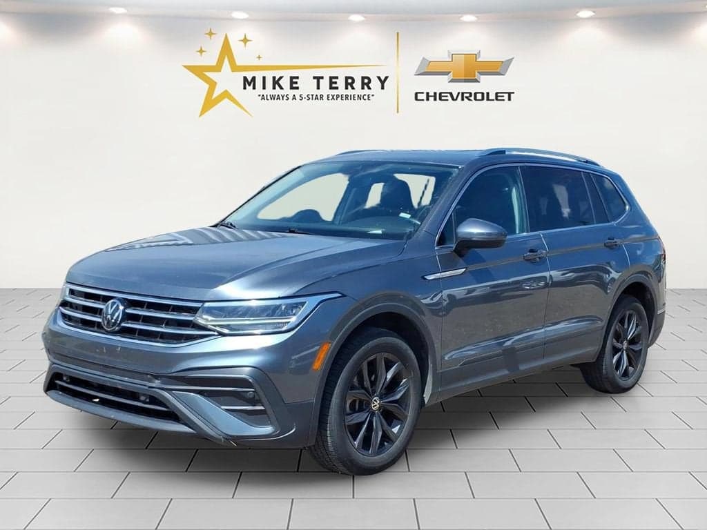 2024 Volkswagen Tiguan SE — photo 1 of 22