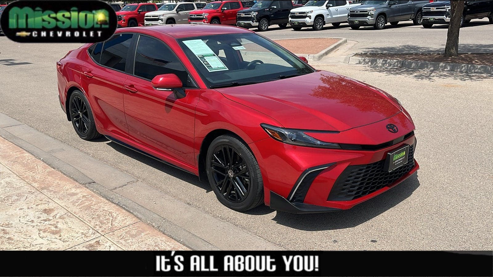 2025 Toyota Camry SE — photo 1 of 24