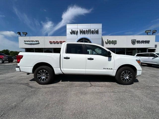 2024 Nissan Titan SV — photo 1 of 17