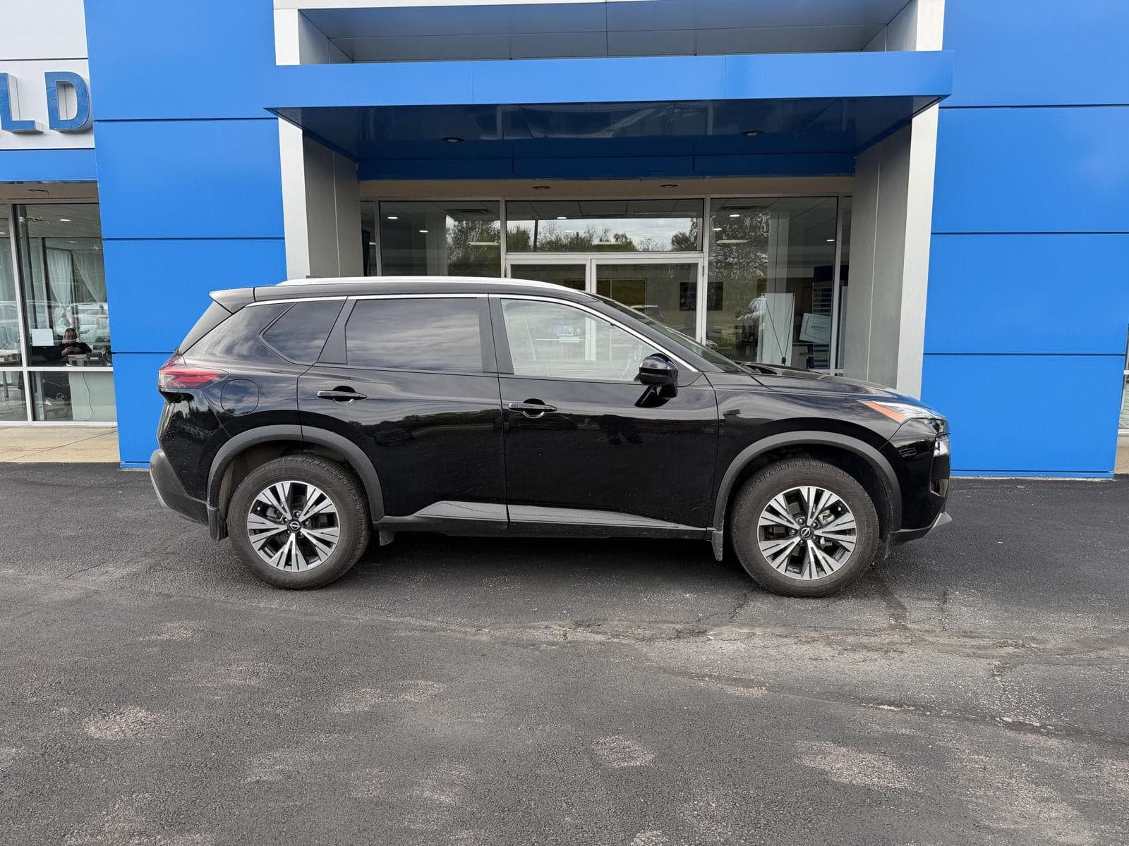 2022 Nissan Rogue Base — photo 1 of 5