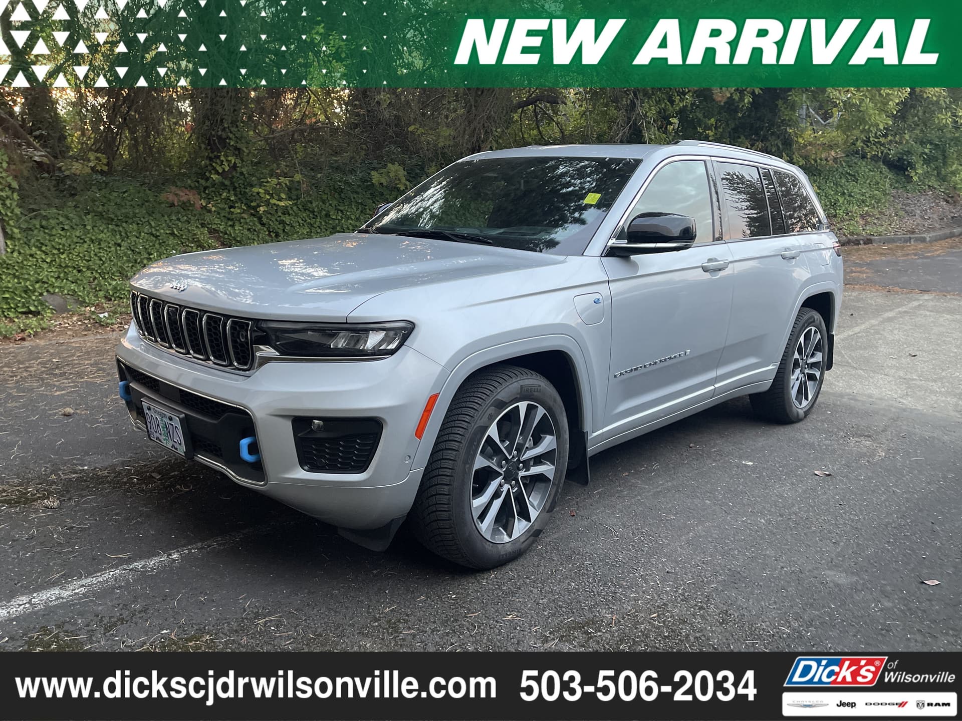 2023 Jeep Grand Cherokee Base — photo 1 of 5
