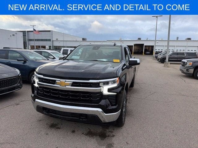 2023 Chevrolet Silverado 1500 LT — photo 1 of 5