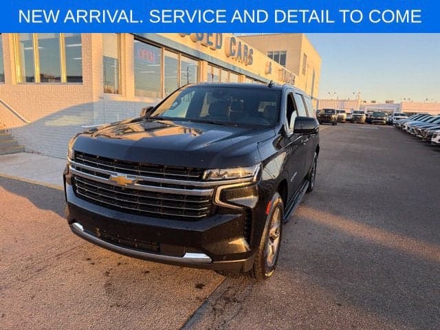 2024 Chevrolet Suburban LT — photo 1 of 5