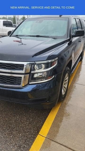 2017 Chevrolet Suburban LS — photo 1 of 5