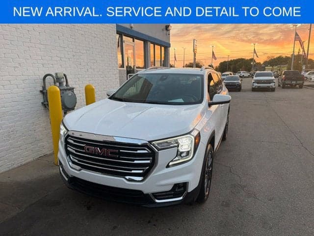 2024 GMC Terrain SLT — photo 1 of 5