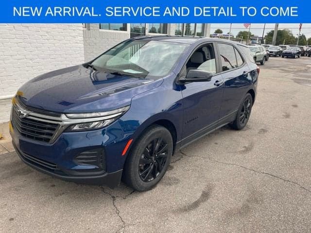 2023 Chevrolet Equinox LS — photo 1 of 5