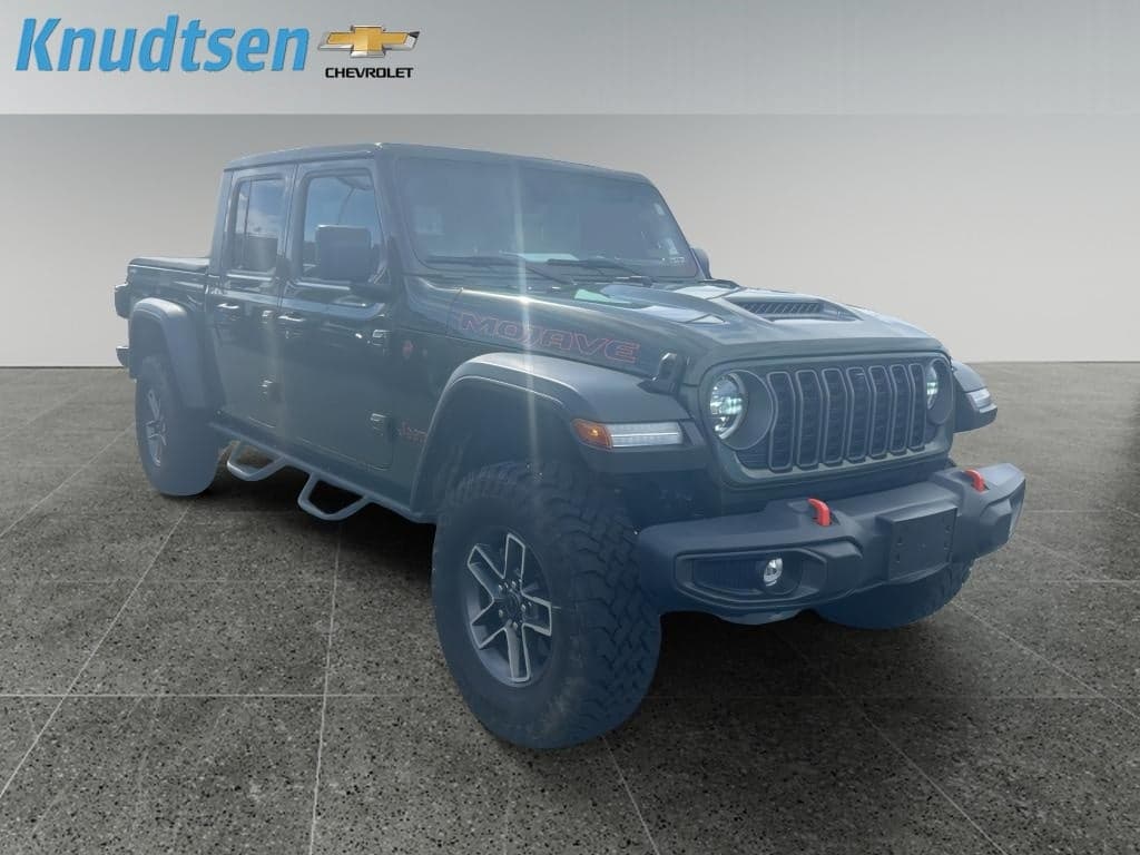 2024 Jeep Gladiator Mojave — photo 1 of 11