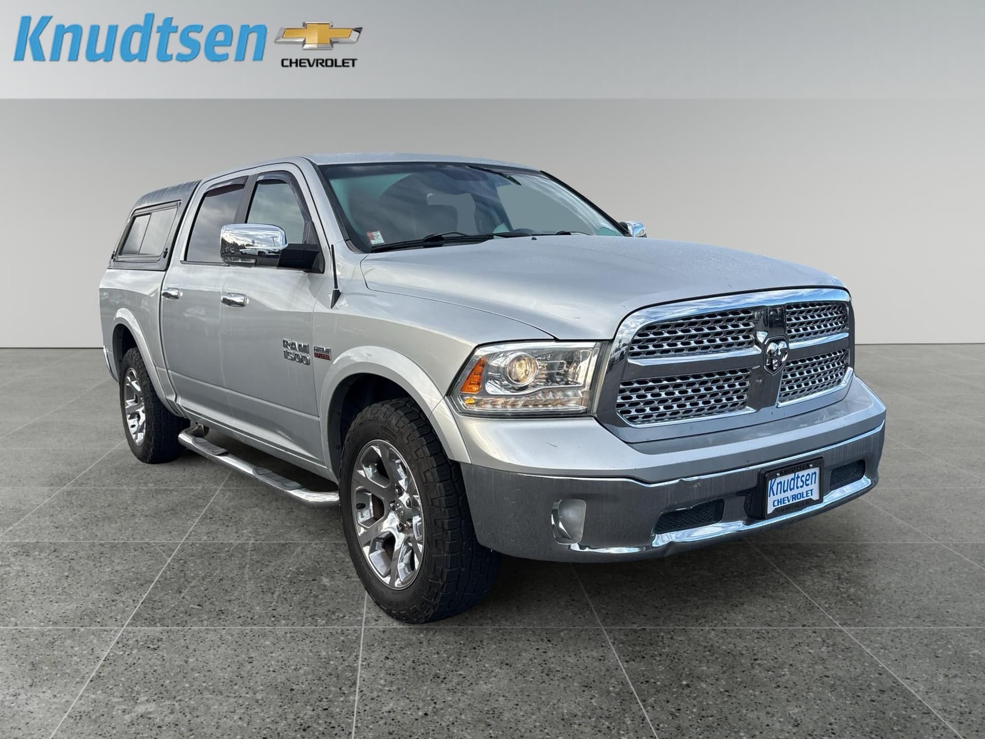 2017 RAM 1500 Laramie — photo 1 of 10