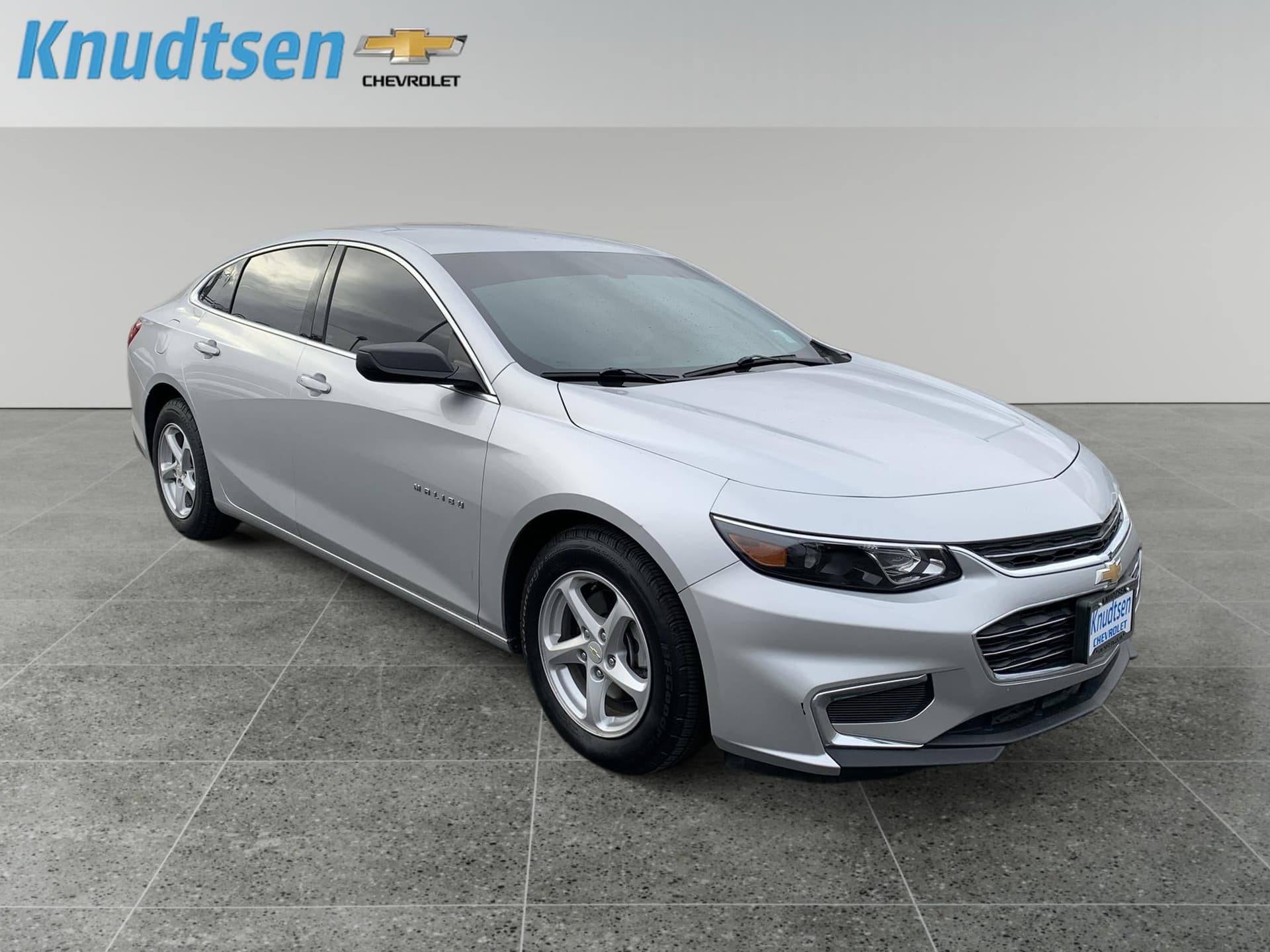 2017 Chevrolet Malibu LS — photo 1 of 9