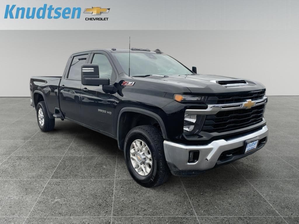 2024 Chevrolet Silverado 3500HD LT — photo 1 of 10